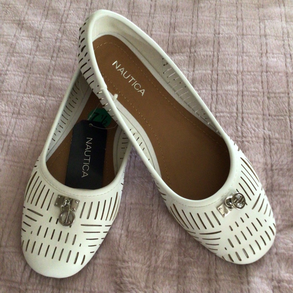 Woman’s Nautica flats